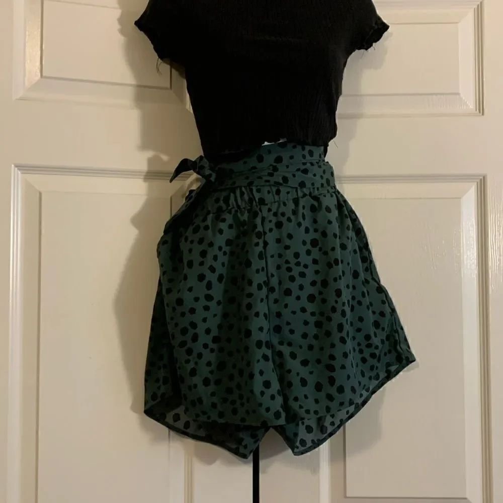 EMERY ROSE, skort, medium, green w/leopard spots, great condition